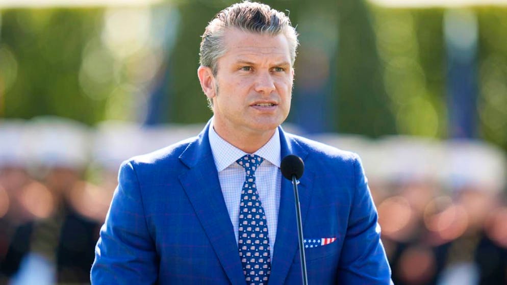 US-Verteidigungsminister Pete Hegseth kündigte die Verlegung eines Flugzeugträgers vor die Küste Südamerikas an.