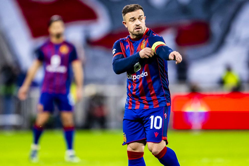 Shaqiri sostituito nel finale di partita.