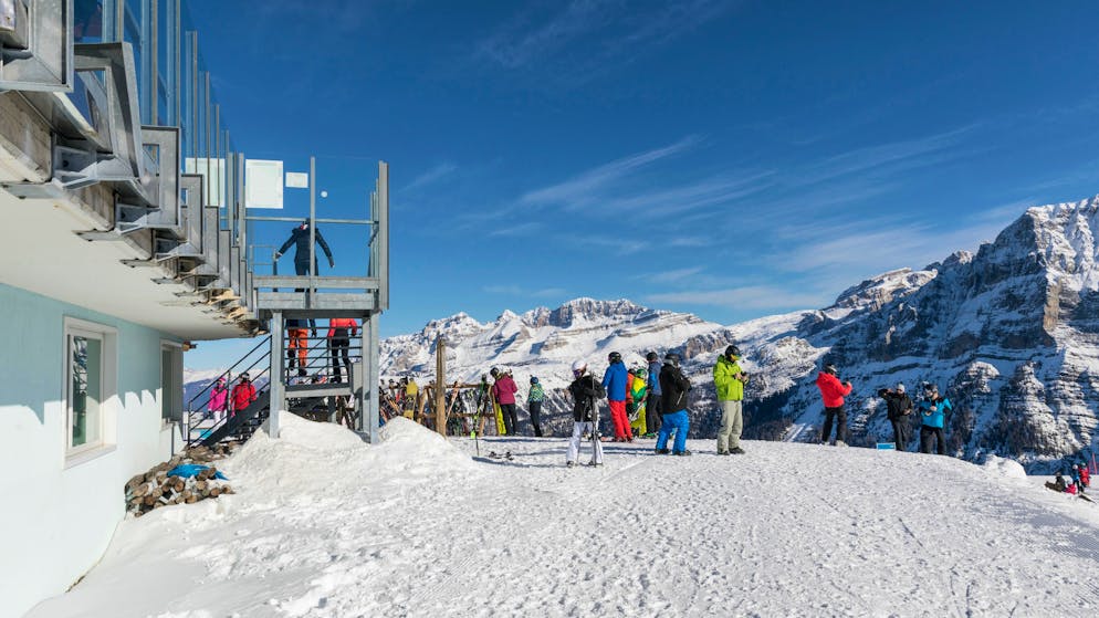 Mass tourism on the slopes. Swiss ski resorts are not - yet - introducing an upper limit for winter sports enthusiasts
