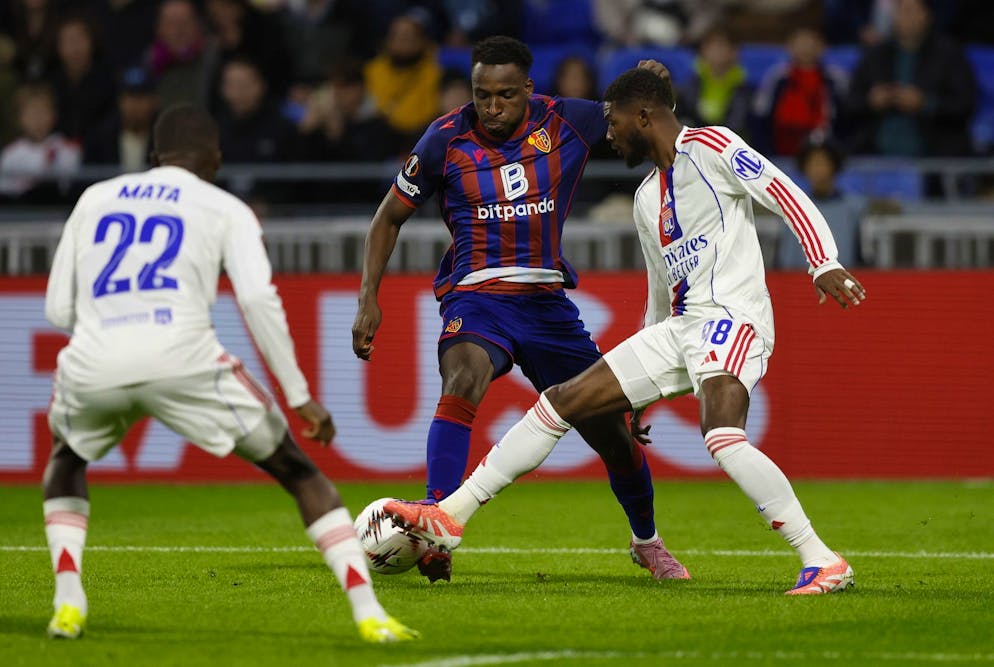 Otele lascia il posto a Salah.