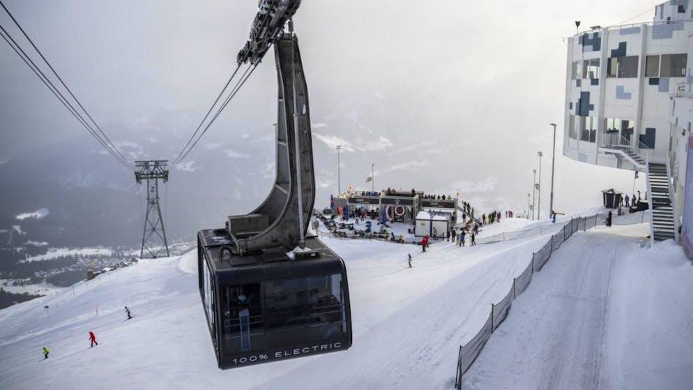 Um ausländische Investoren zu verhindern, wollen die drei Standortgemeinden Falera, Flims und Laax die Insfrastruktur der Weissen Arena  kaufen. (Archiv)
