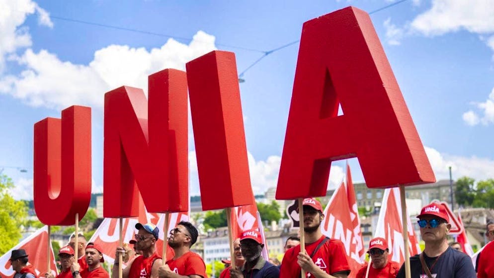 The trade union Unia celebrates its 20th anniversary in 2025. The picture shows construction workers at a demonstration in May. (archive picture)