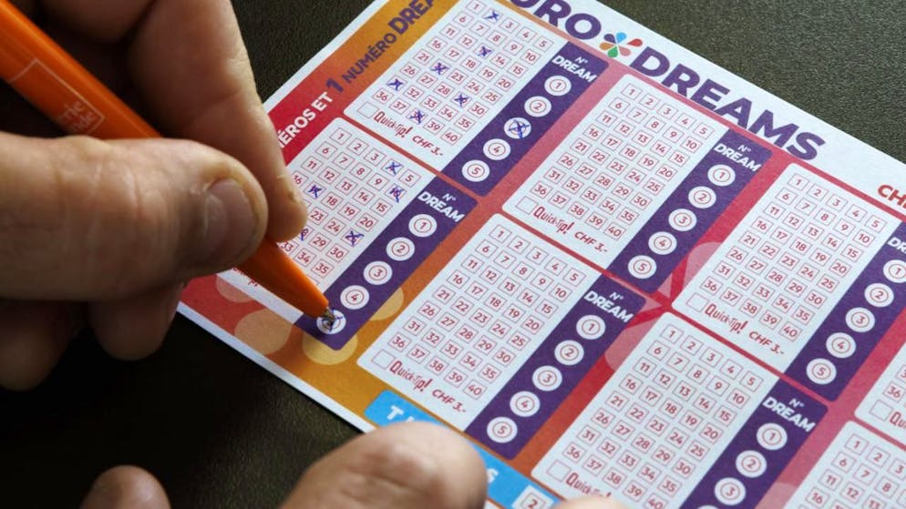 Der Hauptgewinn besteht in einer monatlichen Zahlung von 22'222 Franken während 30 Jahren. Um diesen zu gewinnen, müssen die sechs richtigen Zahlen sowie die Traumzahl richtig sein. (Archivbild)