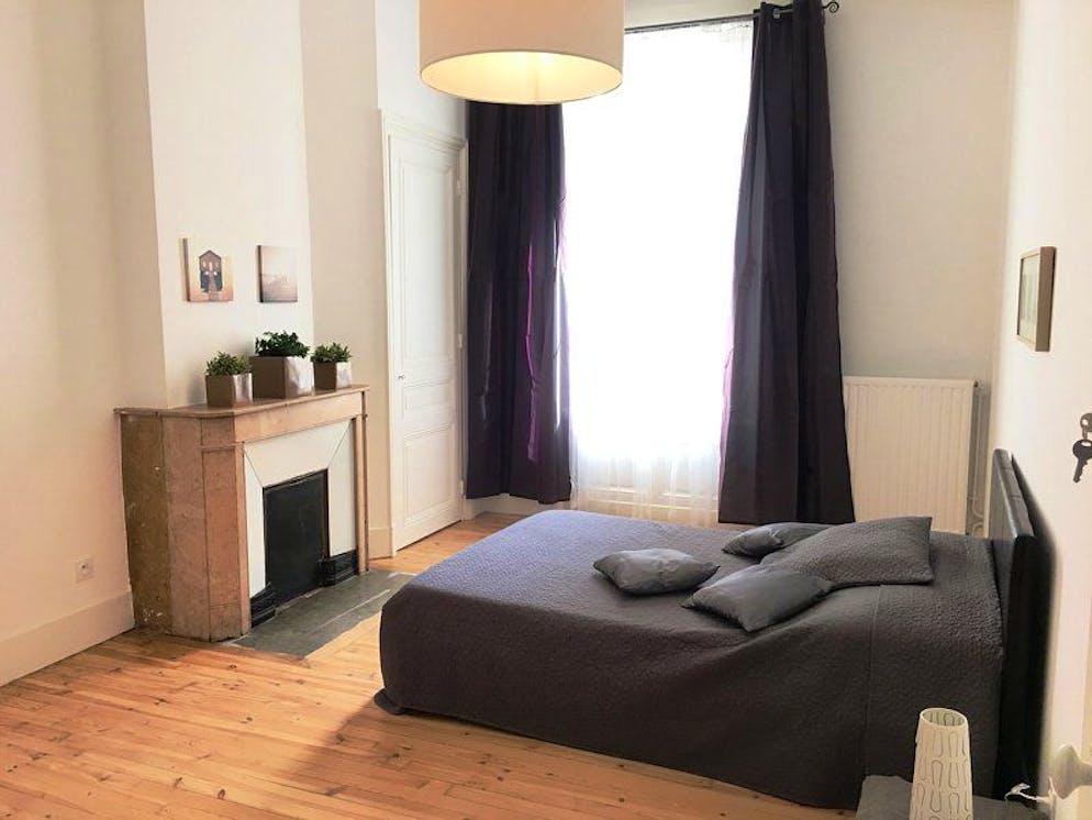 So legen Betrüger Wohnungssuchende in der Schweiz rein. Was für ein Angebot! Scheinbar wird dieses möblierte 27-Quadratmeter-Studio im ersten Stock eines Altbaus in der Stampfenbachstrasse 151 in Zürich vermietet. Inklusive sei neben dem «Schlafzimmer» ...