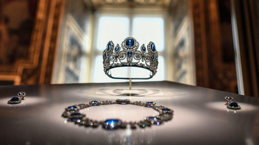 Louvre-Chefin tritt zurück - Gallery. Ein Teil der Louvre-Juwelen wird laut einem Medienbericht nun in 26 Metern Tiefe aufbewahrt. (Symbolbild)