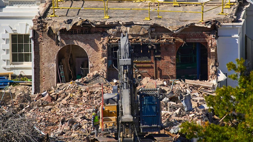 Der weitgehend zerstörte East Wing am Donnerstag. 