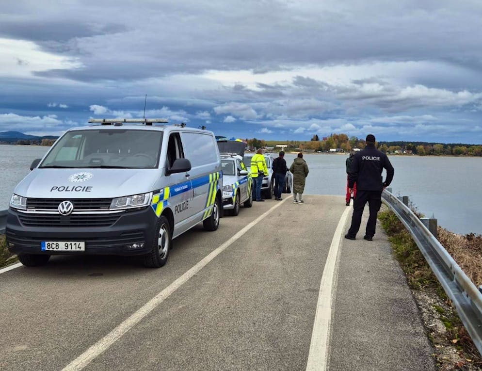 Das Autowrack wurde in einem Stausee entdeckt. 