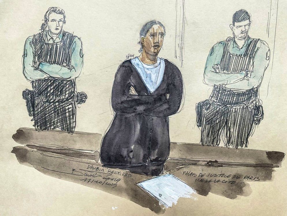 A l'époque âgée de 24 ans, marquée par une précarité sociale certaine, Mme Benkired vivait par intermittence chez sa sœur à Paris.