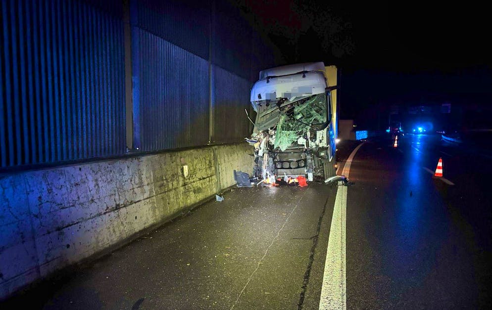 The accident caused extensive material damage.