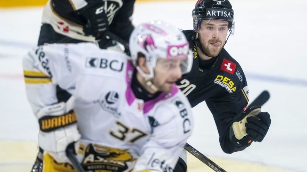 Cole Cormier (in weiss im Dress des HC Lugano) spielt ab nächster Woche nicht mehr gegen, sondern mit Ajoie