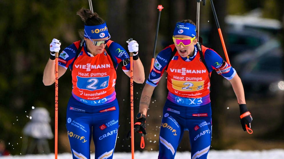 Julia Simon (l) no longer denies the accusations made by Justine Braisaz-Bouchet (r). (archive picture)