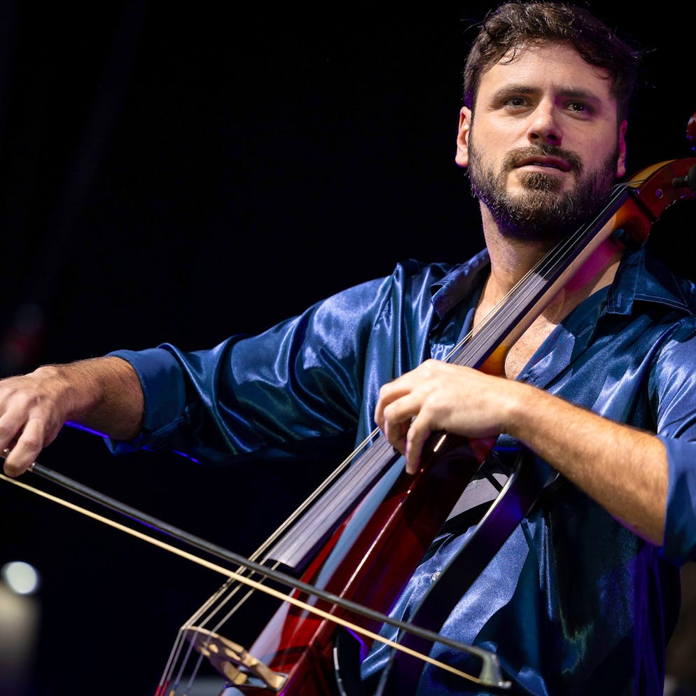 Crossover-Cellist bald in Zürich. HAUSER: «YouTube hat das Cello befreit – jetzt ist es endlich cool»