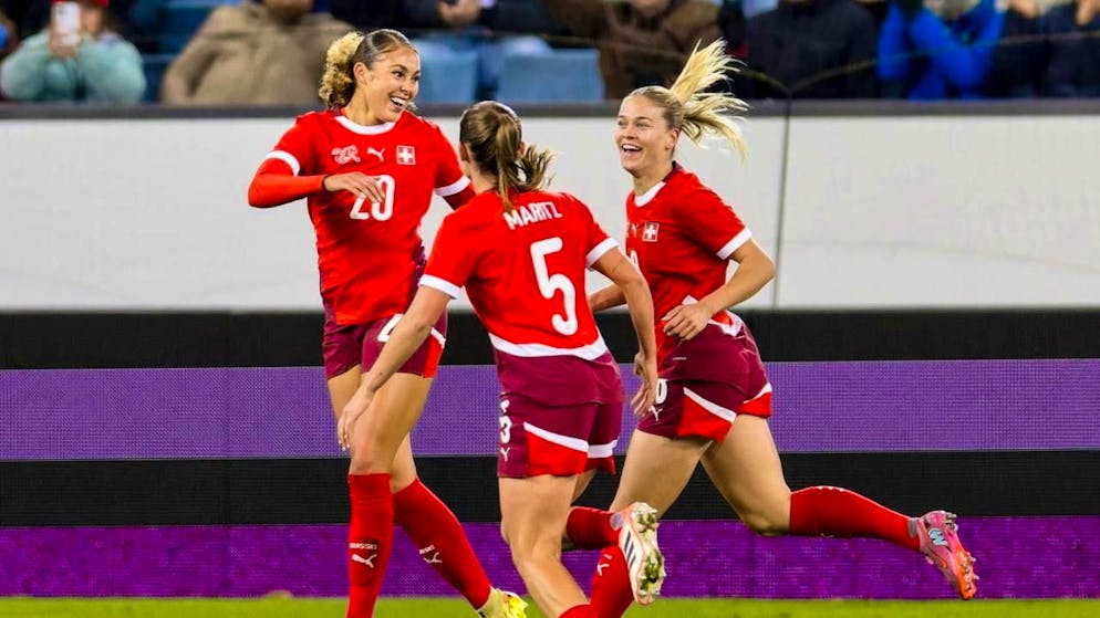 Goalscorer Alayah Pilgrim (left) celebrates with her teammates Noelle Maritz (center) and Nadine Riesen about the 1:0 win against Canada