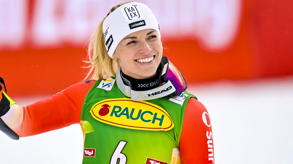 Lara Gut-Behrami strahlt nach ihrem letzten Rennen in Sölden.