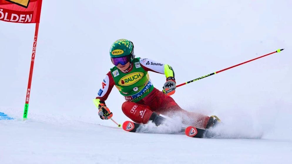 Julia Scheib sets the bar high in the first giant slalom of the season