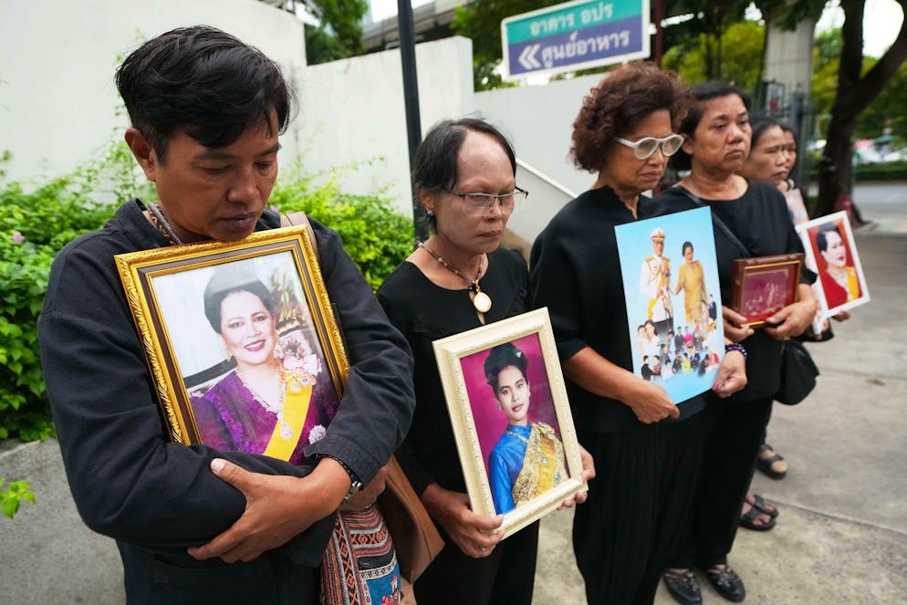 «Asiens Jacky Kennedy»: Thailands Ex-Königin Sirikit ist tot - Gallery. In Thailand ist die Trauer um Sirikit gross.