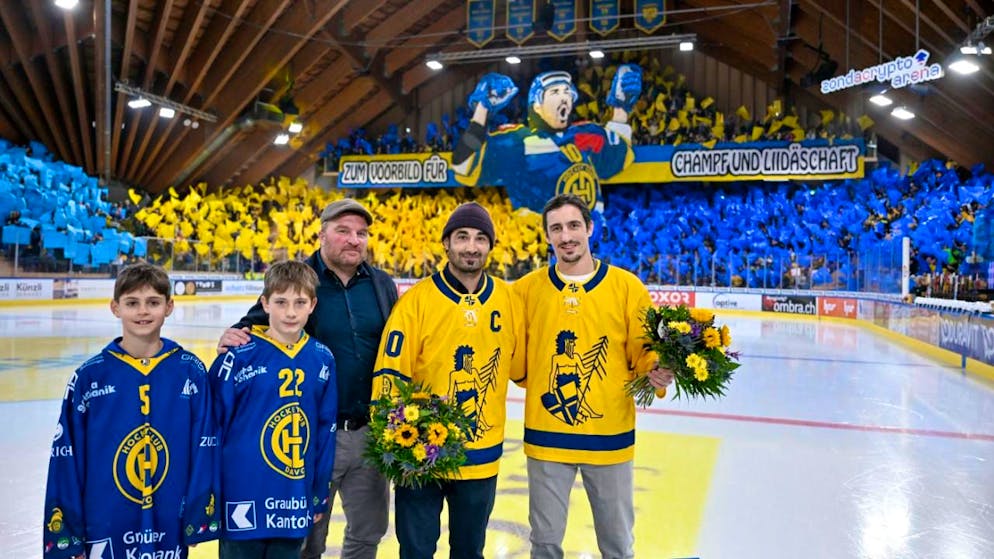 Das HCD-Heimspiel am Samstag stand ganz im Zeichen zweier zurückgetretener Klub-Ikonen. Vor der Partie wurden Andres Ambühl und Marc Wieser offiziell verabschiedet