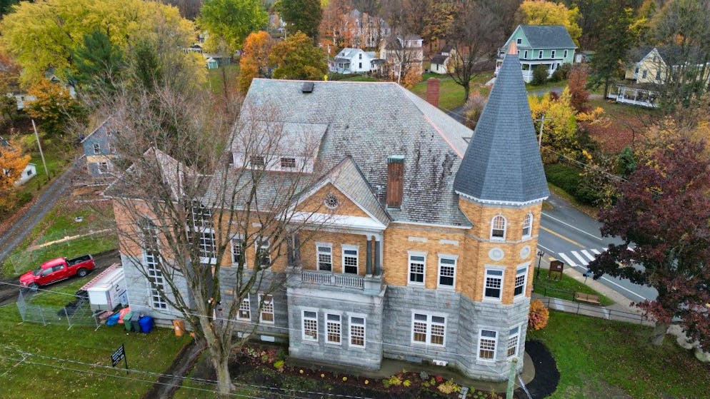 Relations canado-étatsuniennes. L’administration Trump impose deux entrées à une bibliothèque à cheval sur la frontière