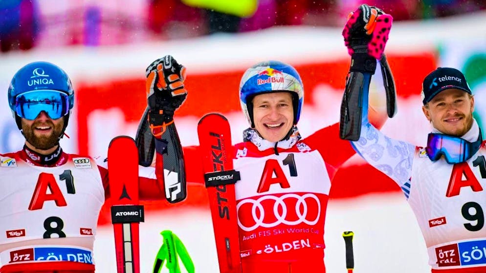 Marco Odermatt (center) wins the giant slalom in Sölden ahead of Marco Schwarz (left) and Atle Lie McGrath
