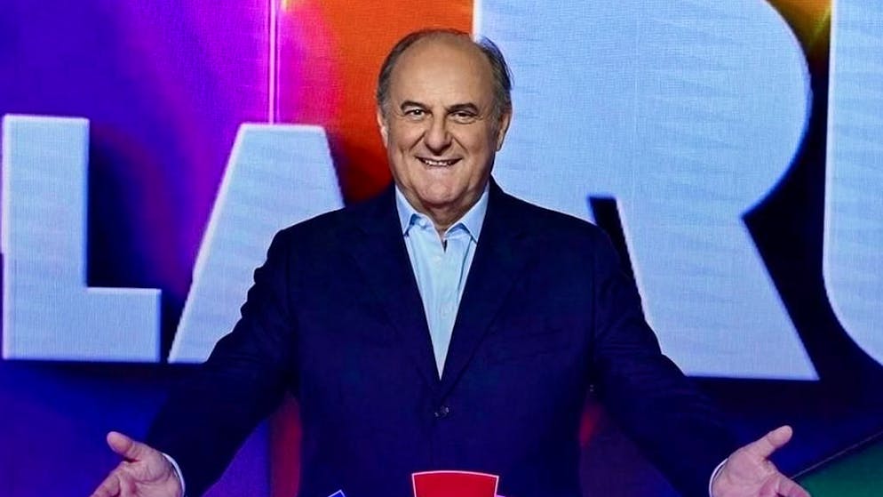 TV. Gerry Scotti rende onore a De Martino: «Insieme facciamo 11 milioni di telespettatori»