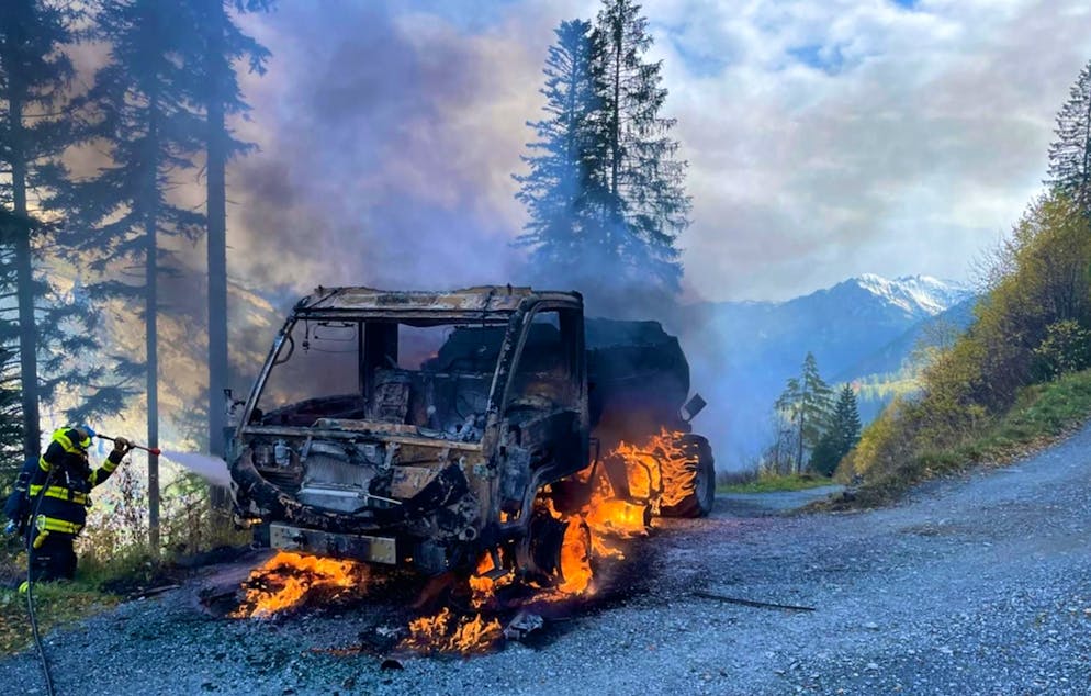 The vehicle burns out completely.