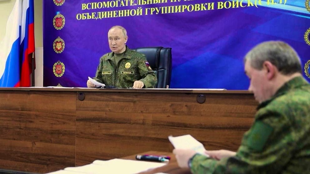 HANDOUT - In this still image taken from a video released by the Russian presidential press office on Sunday, Oct. 26, 2025, Russian President Vladimir Putin speaks during a visit to a command post of the armed forces. Photo: Uncredited/Russian Presidential Press Office/AP/dpa