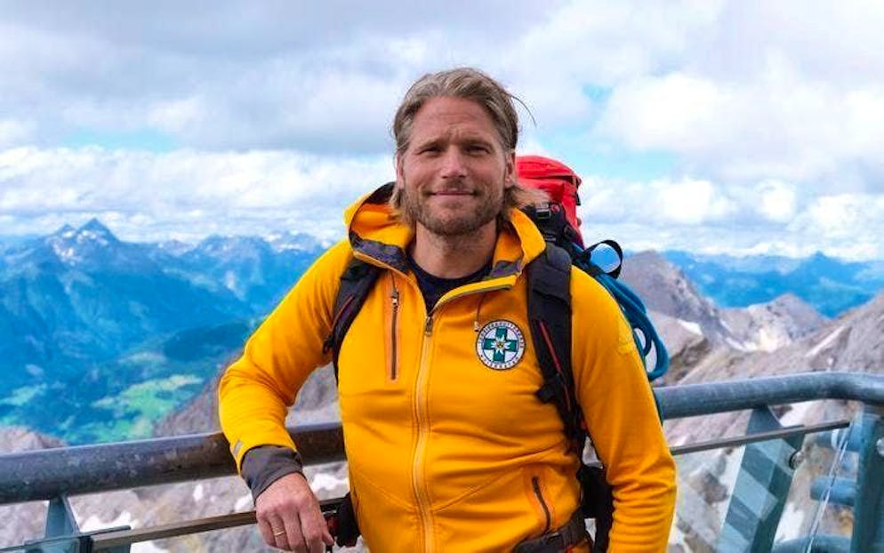Sebastian Ströbel plays the lead role as Markus Kofler in the ZDF series "Die Bergretter".