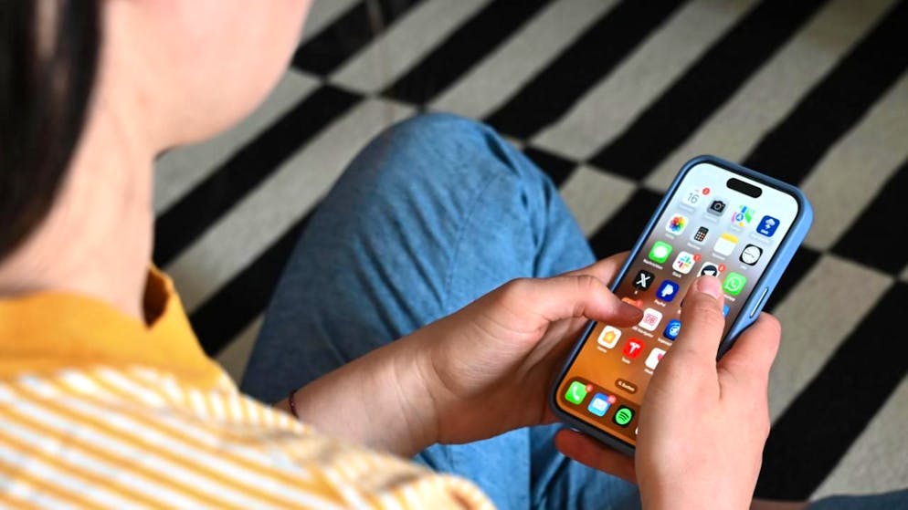 Vielen Jugendlichen bereitet der Einfluss von Künstlicher Intelligenz in Bezug auf ihre berufliche Zukunft Sorgen, wie eine Studie zeigte. (Symbolbild)