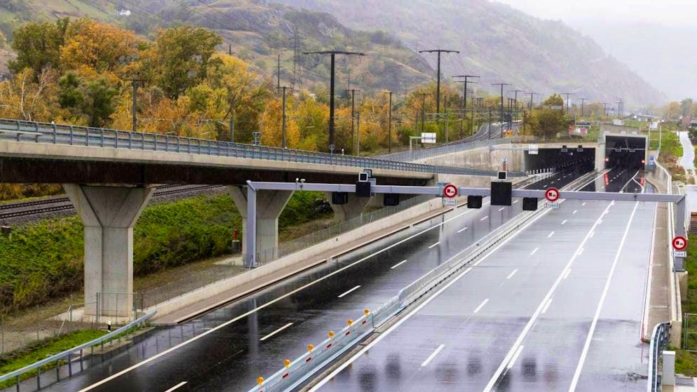 The tunnel at Raron is one of the key structures that were put into operation on Monday as part of the inauguration of the A9 section between Gampel-Steg and Visp West.