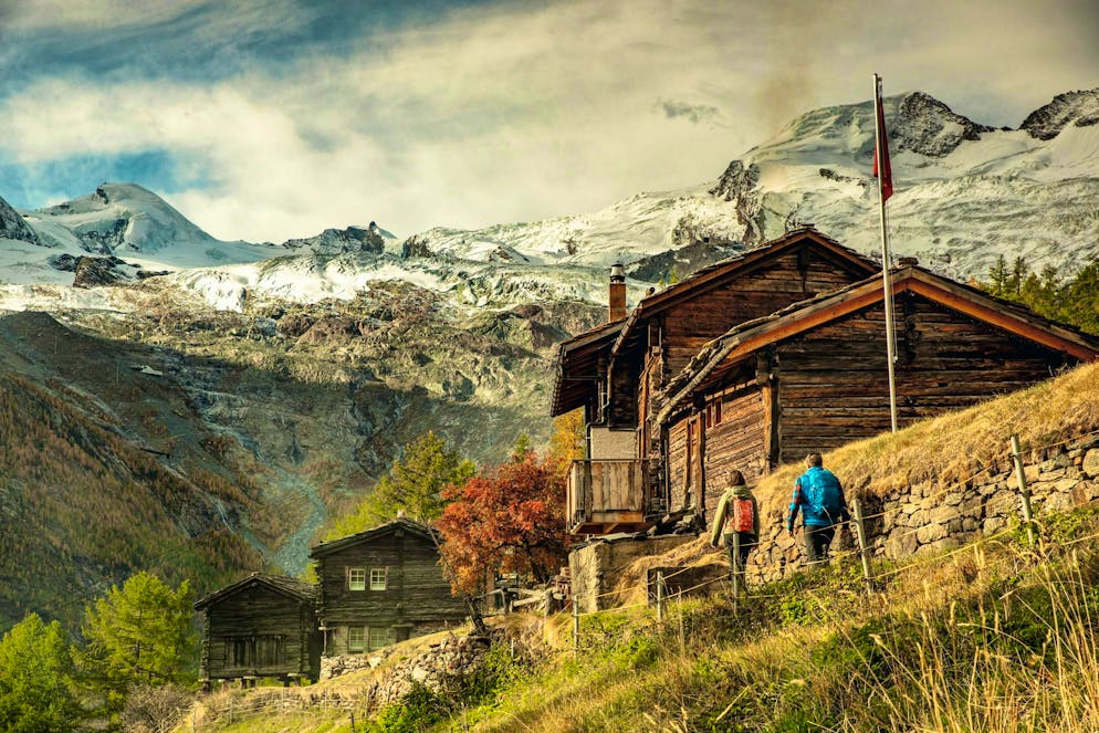 Saas-Fee: corsa ad alta quota - avventurosa, pittoresca o culinaria. Saas-Fee è un paradiso per gli escursionisti, che a volte offrono agli ospiti la vista di maestose cime di quattromila metri.