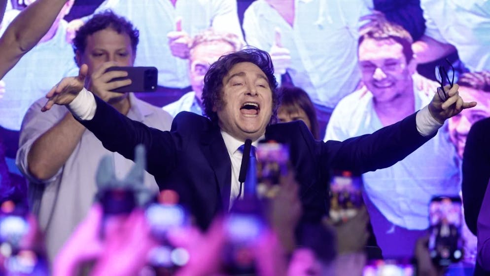 In Argentina il partito del presidente ultraliberista, Javier Milei,  vince a sorpresa le elezioni legislative di metà mandato.