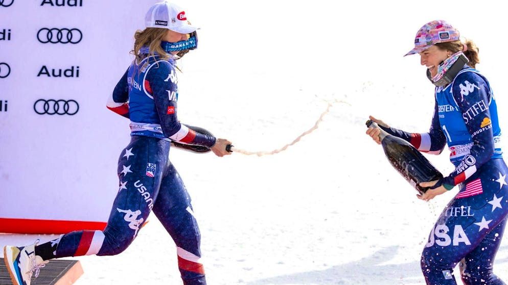 Mikaela Shiffrin (left) and Paula Moltzan (right) want to attack.