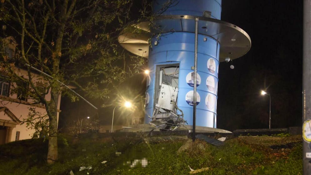 Il bancomat danneggiato.