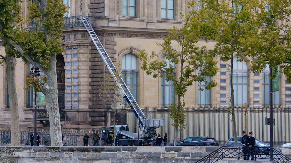 Bei dem Raubüberfall drangen die Täter über einen Lastenaufzug  in den Louvre ein. (19. Oktober 2025) 