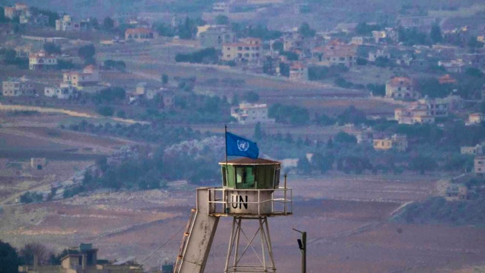 ARCHIVE - A United Nations flag flies at the top of a tower at a United Nations peacekeeping force base in Lebanon (UNIFIL) on the Israeli-Lebanese border, seen from northern Israel. Photo: Leo Correa/AP/dpa