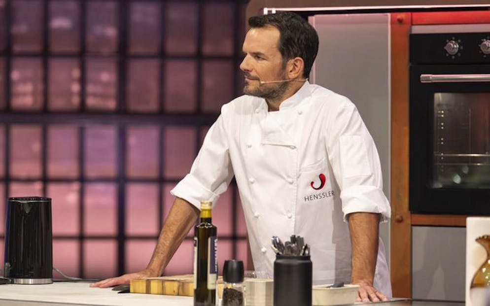 Klatsche für Henssler bei «Grill den Henssler». Fair geht vor! Steffen Henssler liess Gnade vor Recht walten: Weil's die erste Show war, liess er Dochats Teller zur Wertung zu. Ergebnis: «Team Herrmann».
