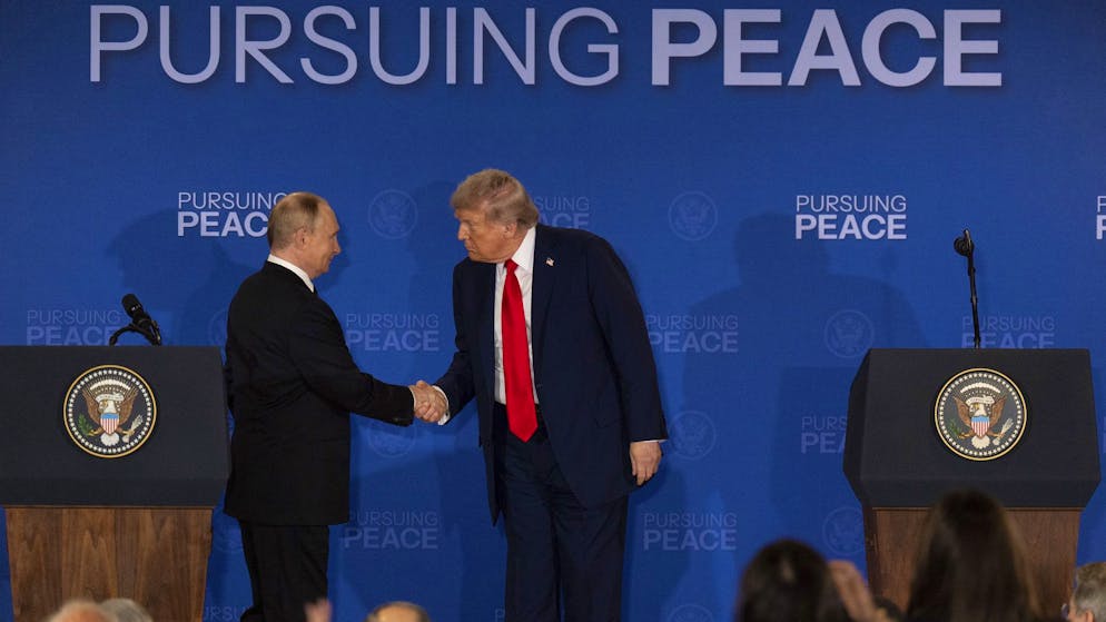 Kremlchef Wladimir Putin (l) und US-Präsident Donald Trump bei ihrem jüngsten Treffen am 15. August 2025 in Alaska, bei dem wenig Konkretes vereinbart wurde. 