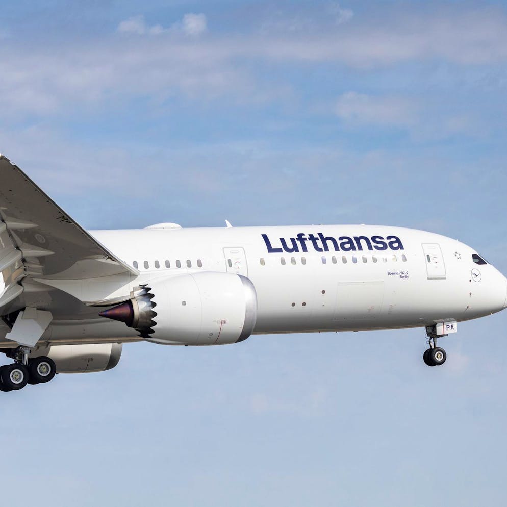 Maschine muss umkehren. Lufthansa-Piloten entdecken in 12'500 Metern Höhe Riss im Fenster