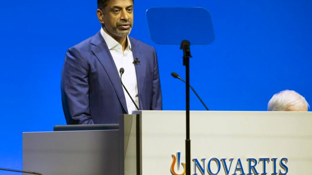 Novartis, ici son patron Vasant Narasimhan, campe sur ses ambitions pour l'ensemble de l'exercice. La croissance des recettes doit atteindre 10%, quand celle de l'Ebit ajusté doit dépasser de peu cette marque. (archives)