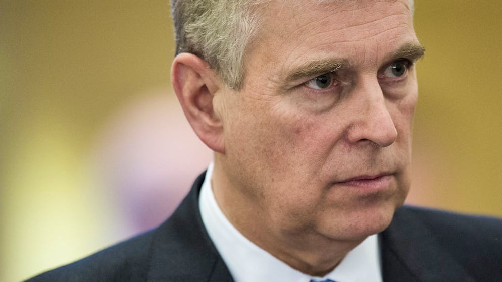 He lives rent-free in a 30-room villa. Prince Andrew moves out - and demands two other houses in return