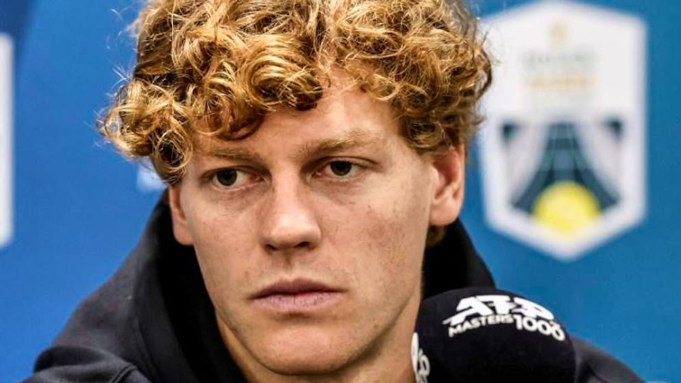 Jannik Sinner face à la presse à Paris.