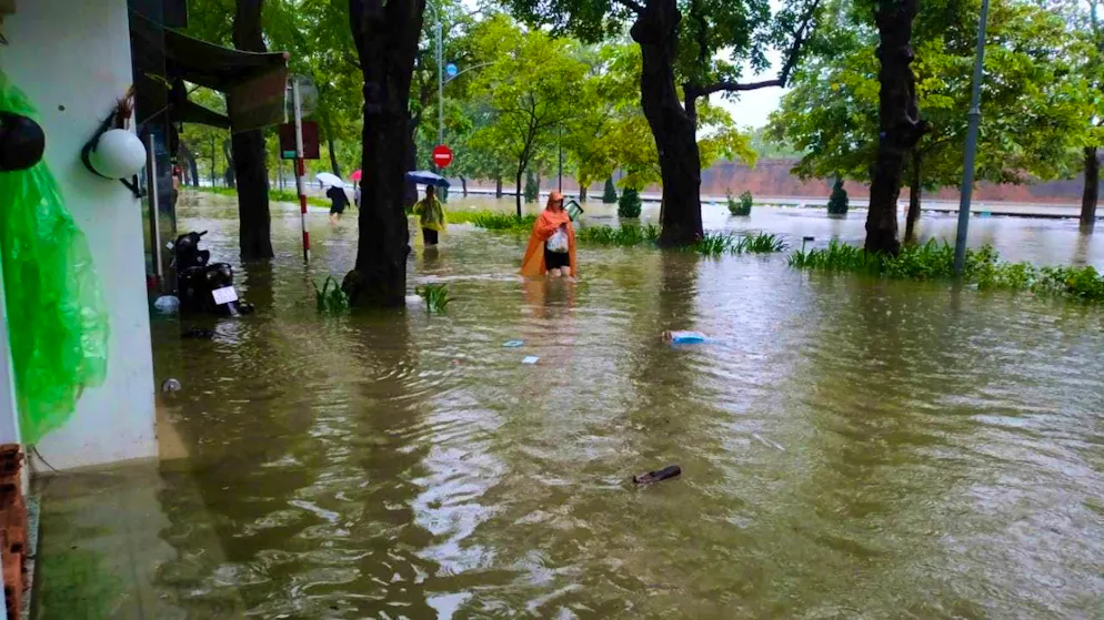 Latest news: Record rainfall in Vietnam - historic cities under water |  blue News