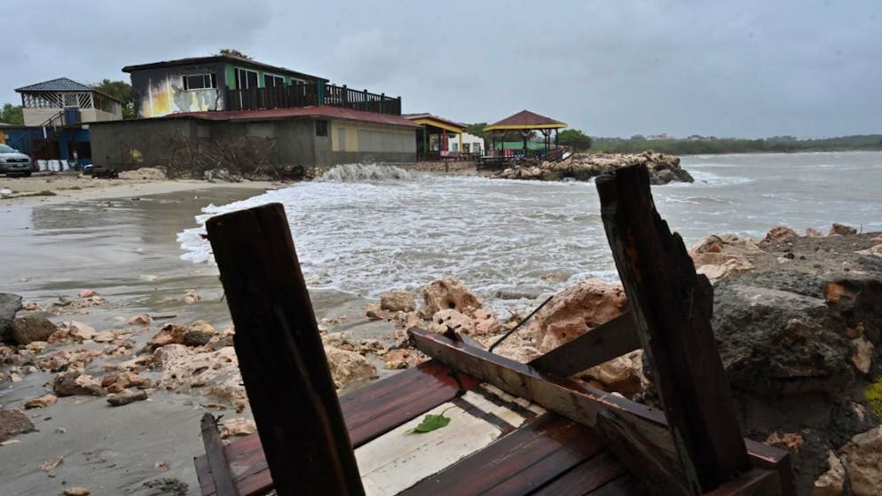 La Giamaica attende l'arrivo dell'uragano Melissa