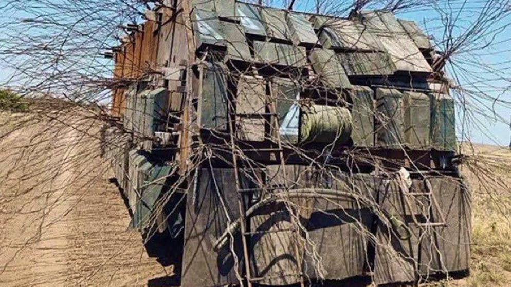 Aus Wracks werden Waffen. Das Rätsel der «Stachelschweine» – wie Russlands Panzer plötzlich länger überleben