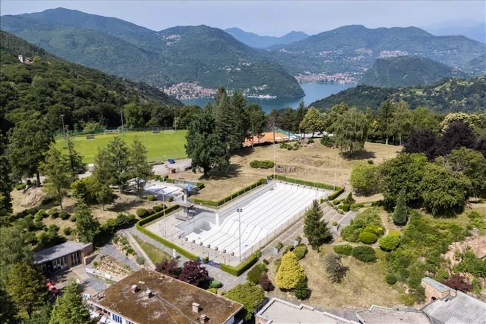 La piscina ora dismessa