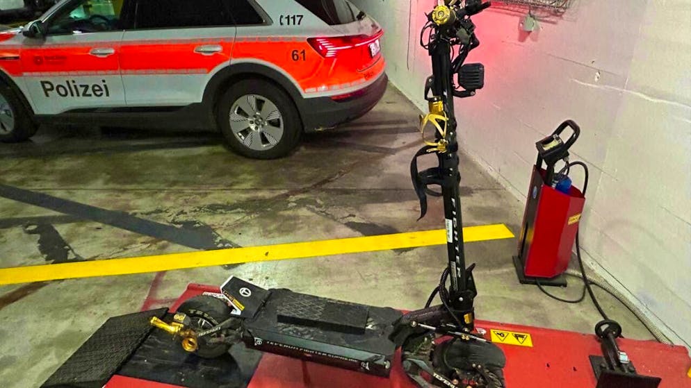 The speed measurement at the police station revealed that the confiscated e-scooter can travel at up to 110 km/h.