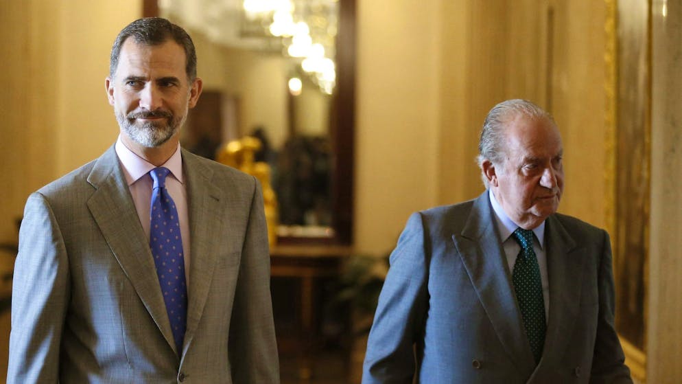 Spaniens König Felipe hält seit Jahren Abstand zu seinem umstrittenen Vater, Altkönig Juan Carlos.