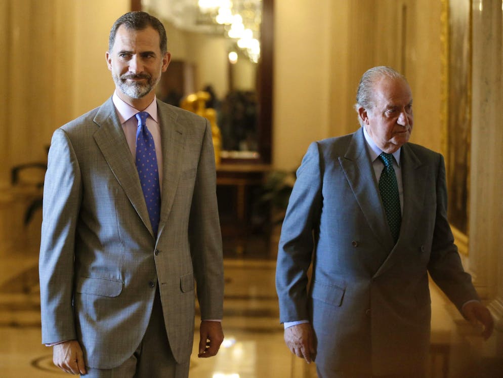 Reumütiger Altkönig Spaniens gesteht Fehler ein - Gallery. Spaniens König Felipe hält Abstand zu seinem umstrittenen Vater, Altkönig Juan Carlos. 