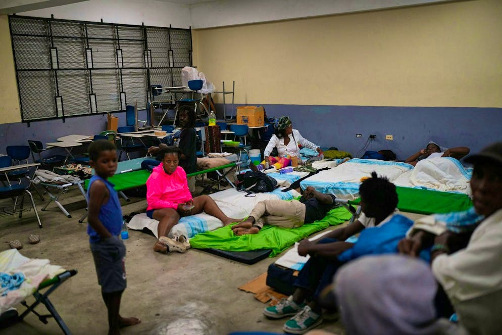 L'uragano «Melissa» travolge la Giamaica. Quasi 15'000 persone hanno cercato riparo nei rifugi di emergenza.