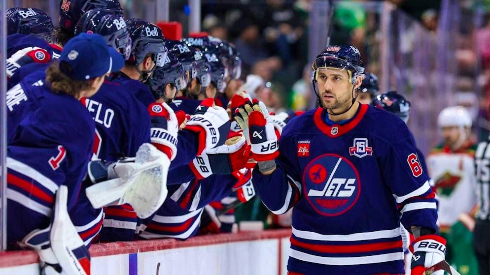 Celebrated by his teammates as a goal scorer: Nino Niederreiter